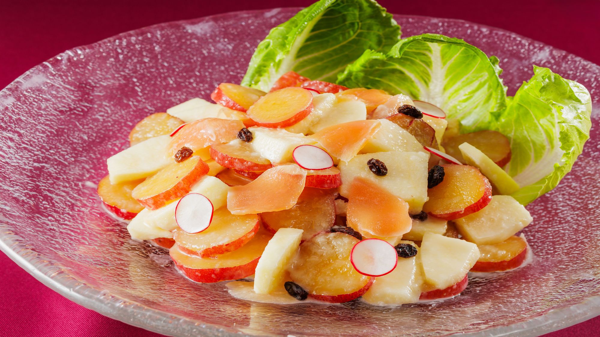 川俣シャモの生ハムとさつま芋、リンゴのサラダ