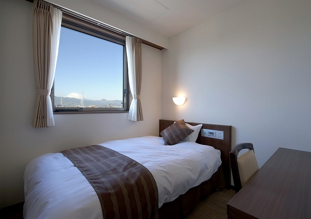 Hotel Kunimi Kamonomiya Stop at Hotel Kunimi Kamonomiya to discover the wonders of Hakone. Featuring a satisfying list of amenities, guests will find their stay at the property a comfortable one. Facilities for disabled gues