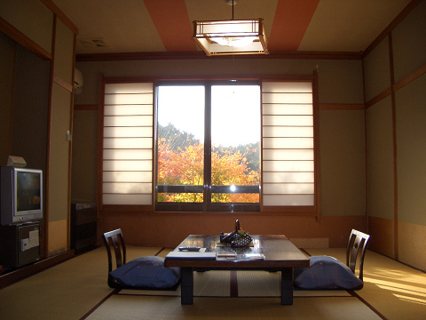 秋の客室