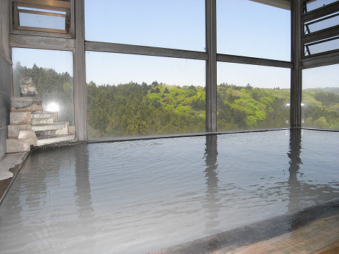 山々が見える展望大浴場