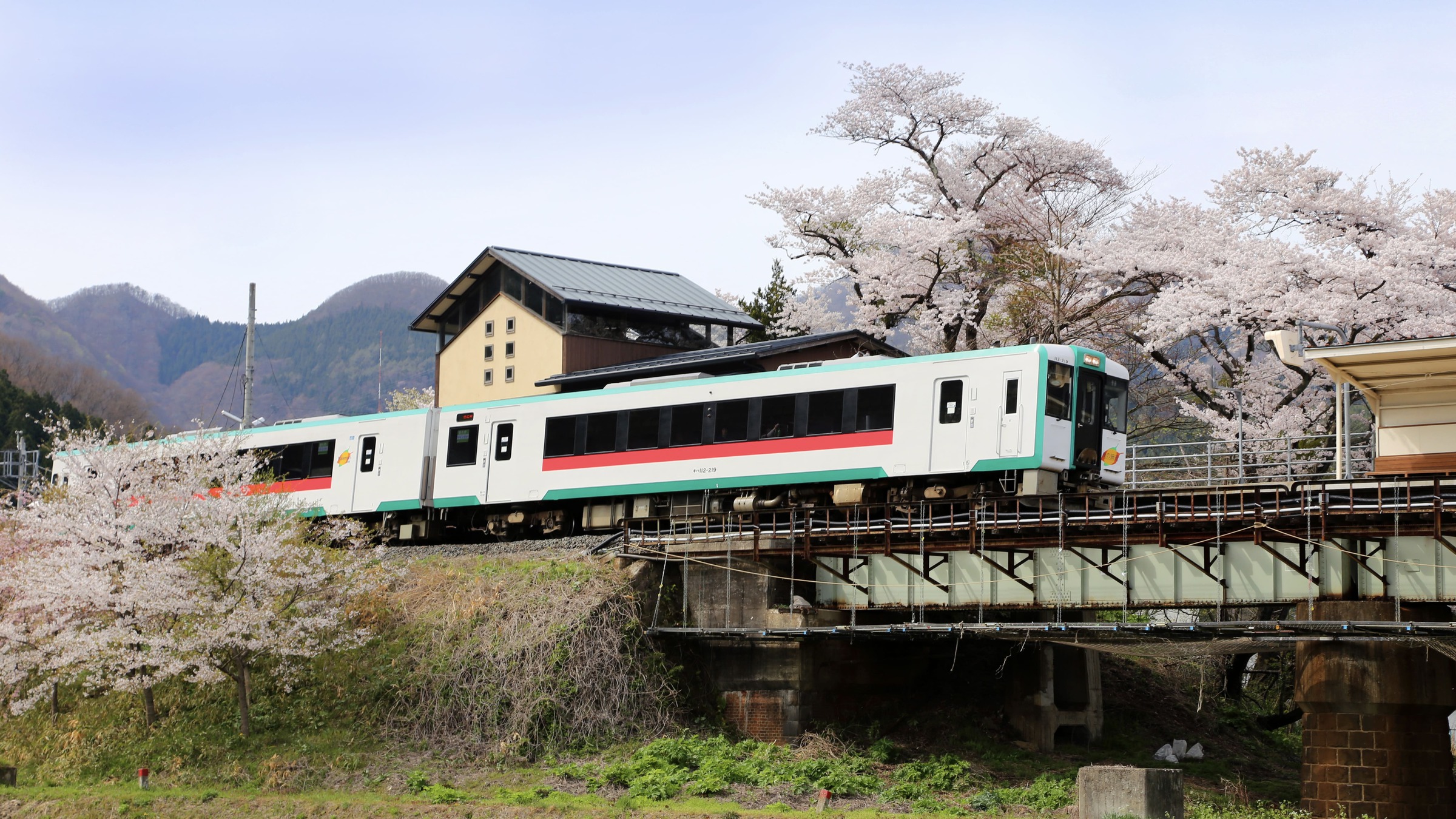 鳴子御殿湯駅旅館大沼のある東鳴子温泉の玄関口。駅から徒歩５分で到着です