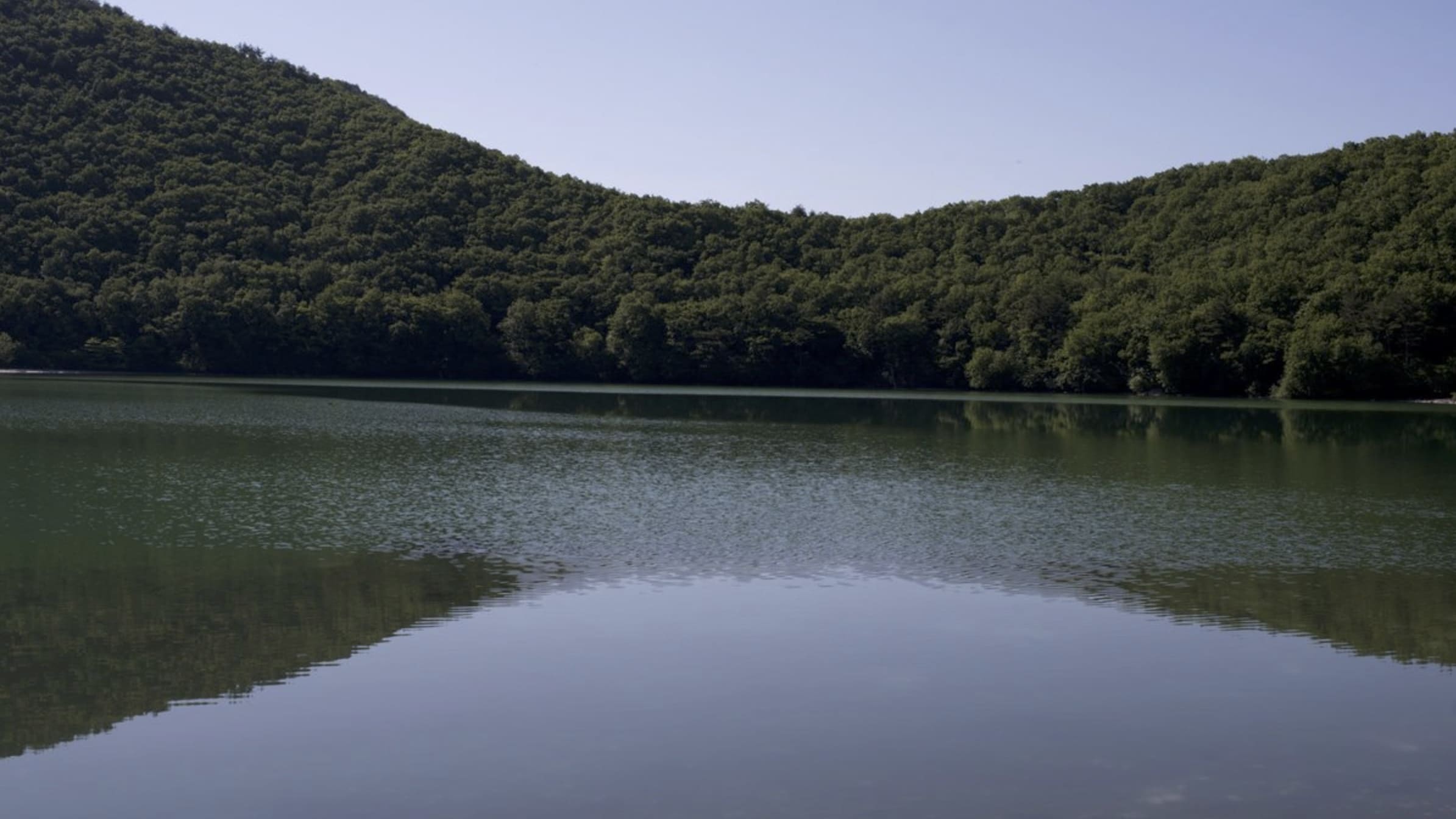 夏_潟沼鳴子温泉の起源とも言われる「潟沼」は龍神伝説があるパワースポットです