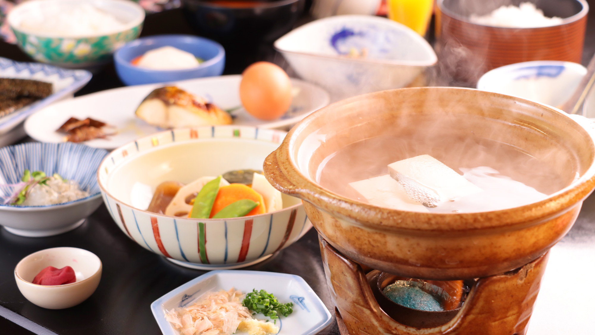 アツアツの湯豆腐をメインとした和朝食をご用意