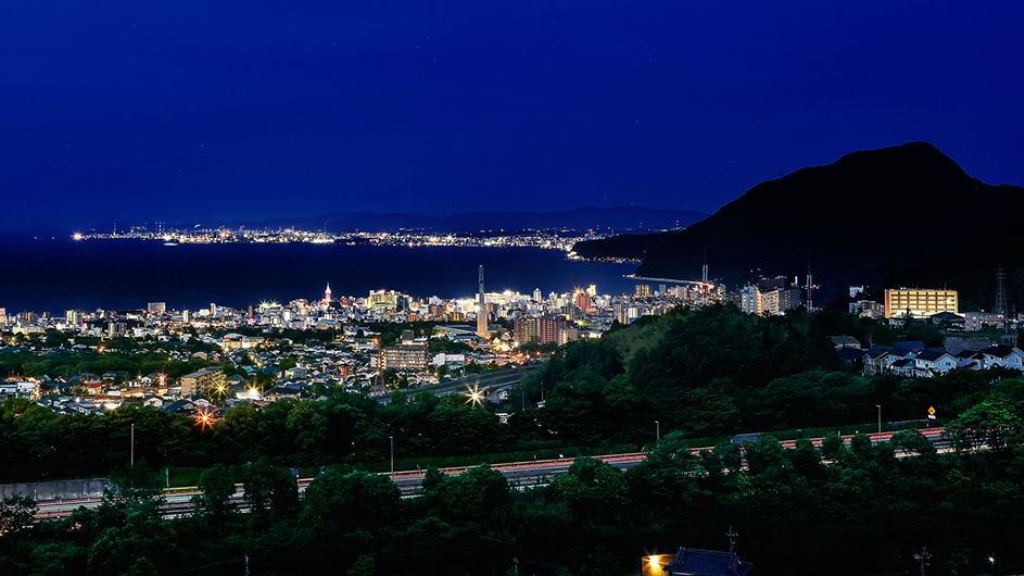 別府湾の夜景イメージ（海を望むお部屋からの景色）