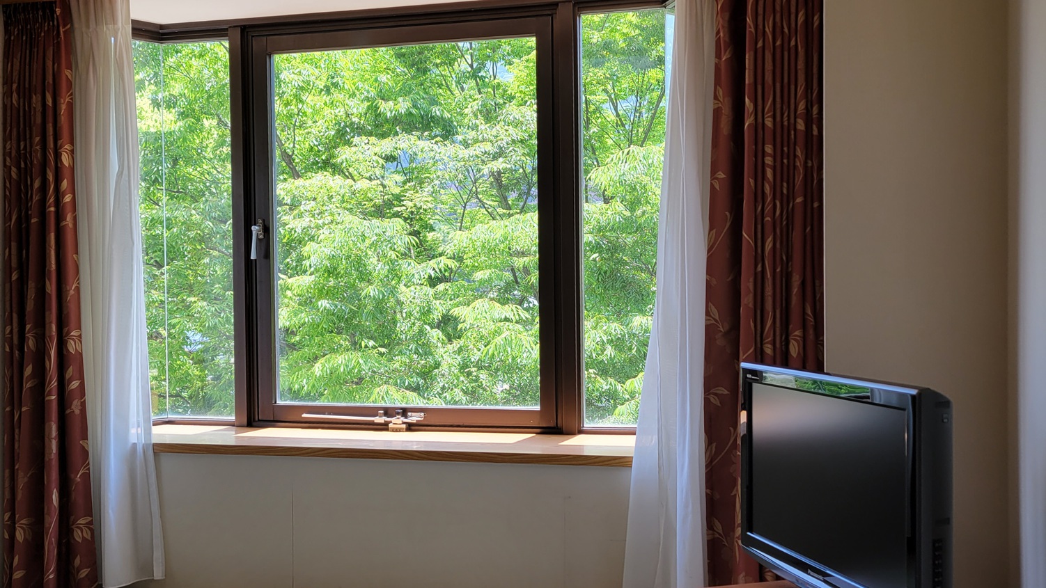 和洋スタンダード（山側を望むお部屋からの眺望）