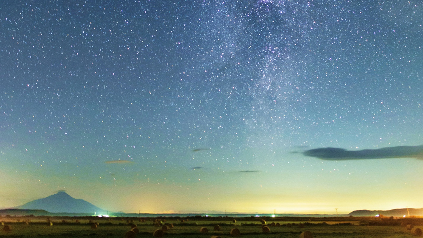 *周辺景色／利尻山をバックに息をのむほど美しい、北海道最北の星空！