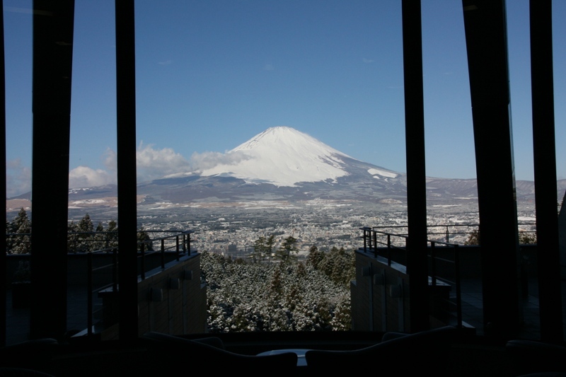 ロビーから見た富士山