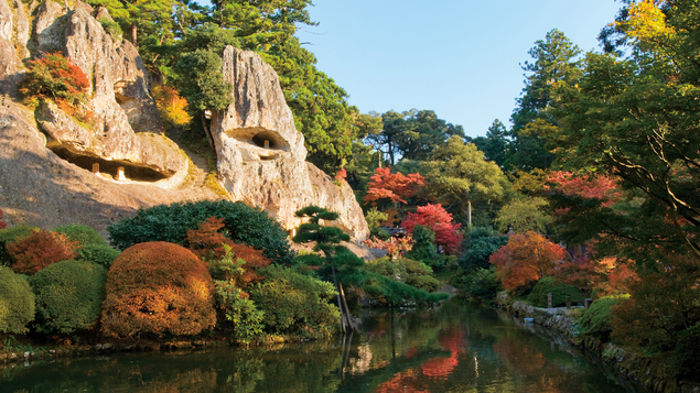 那谷寺紅葉の名所（車で10分）