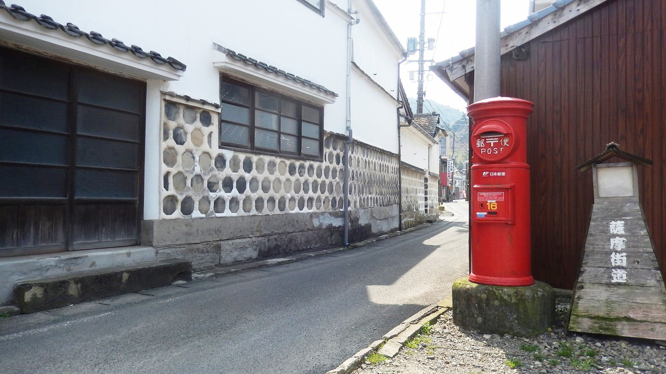 *温泉街を貫く通りは、参勤交代でも使用されたという薩摩街道。