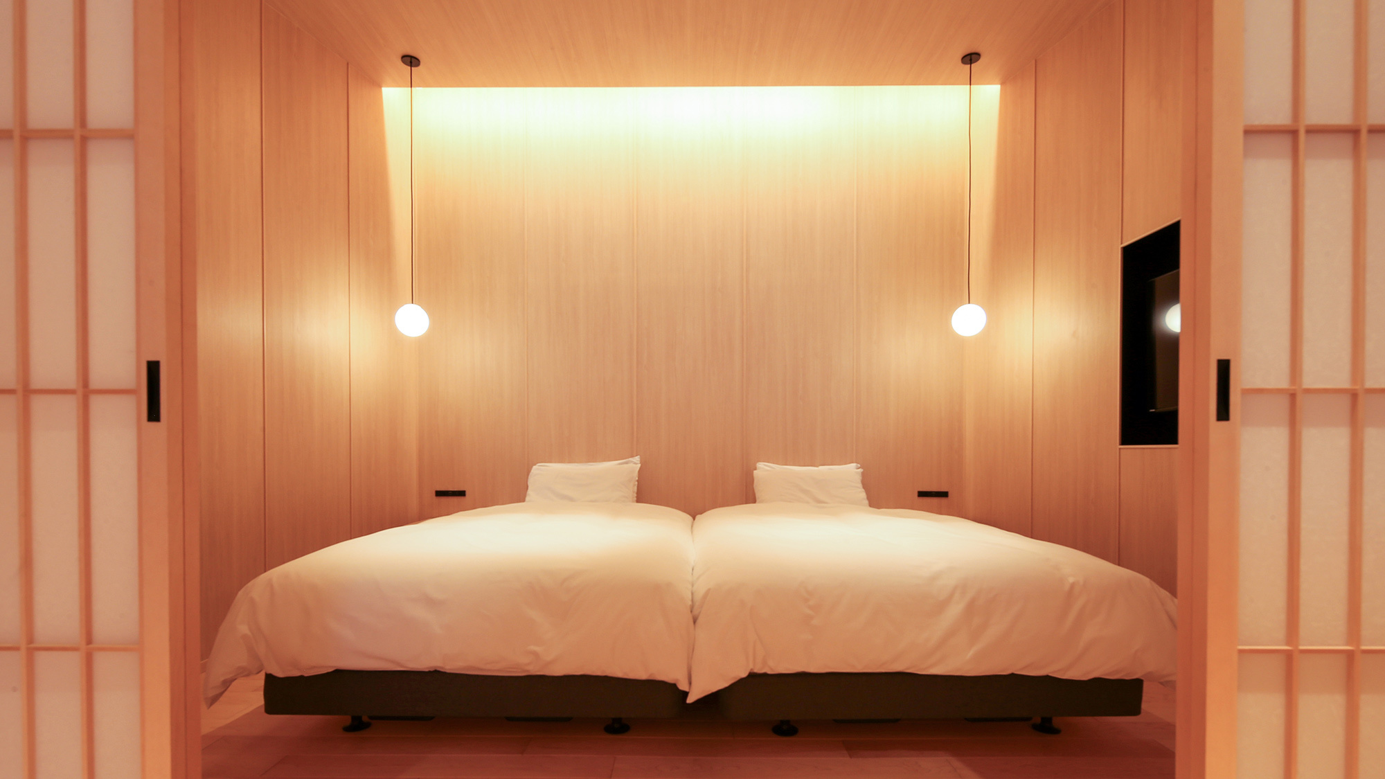 ・【客室かわみ】大自然に囲まれ、平安時代より湯治場として栄えた湯村温泉はリラックスに最適です