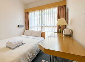 room-002