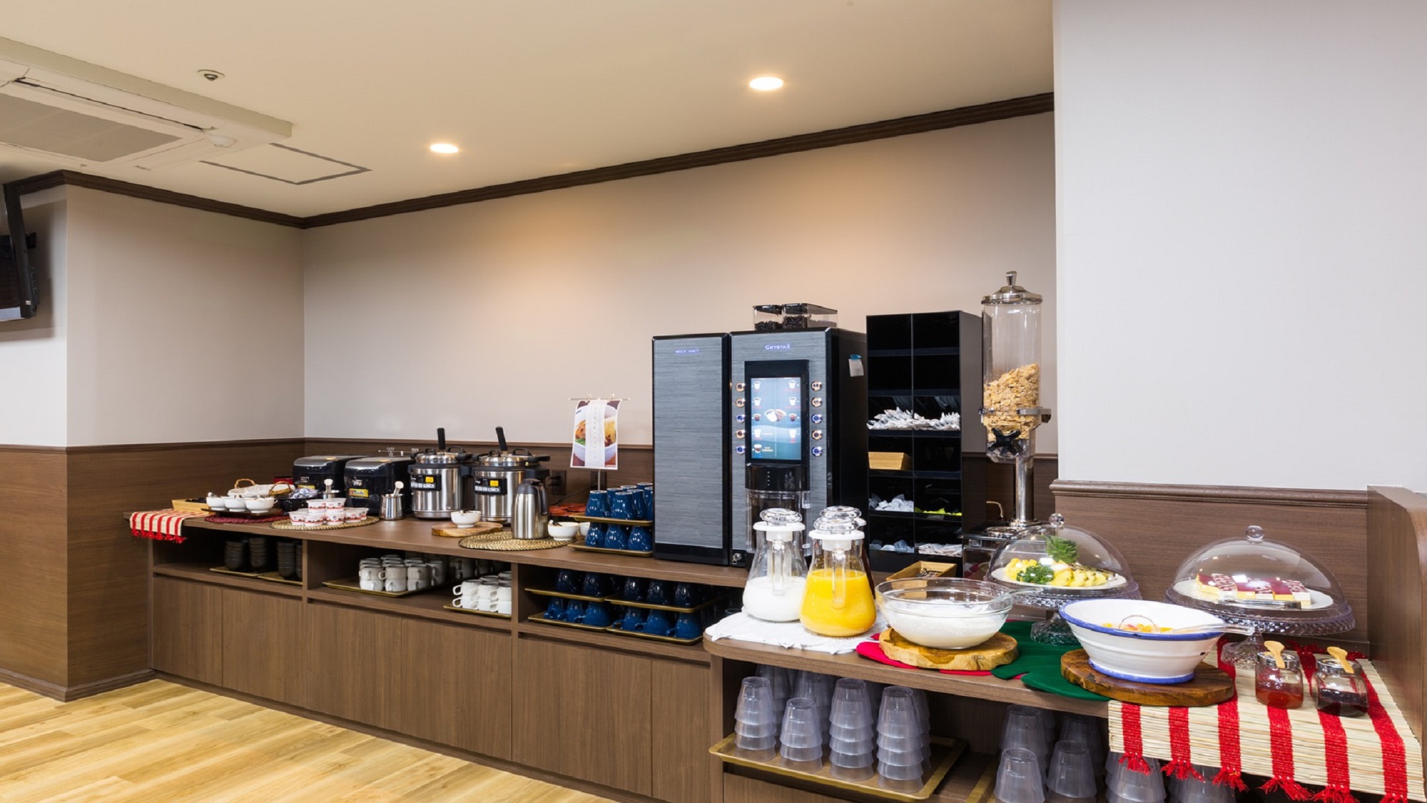 淹れたてのコーヒーや様々なお飲み物をご用意