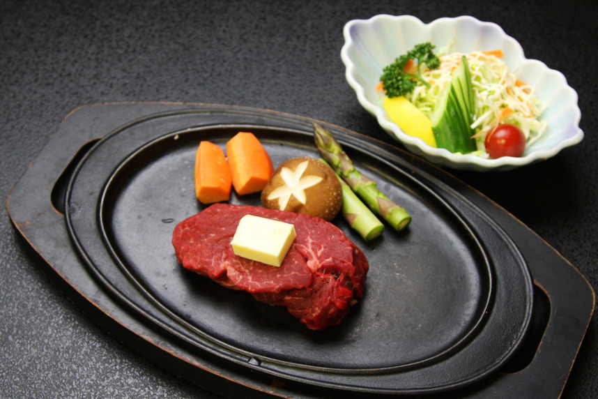 鉄板焼き新潟産和牛ステーキ（200グラム以上）