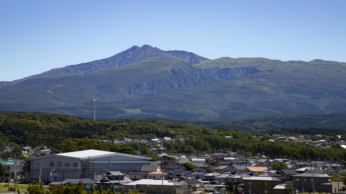 【周辺観光】日本海と鳥海山を一緒に眺められる美しい景色