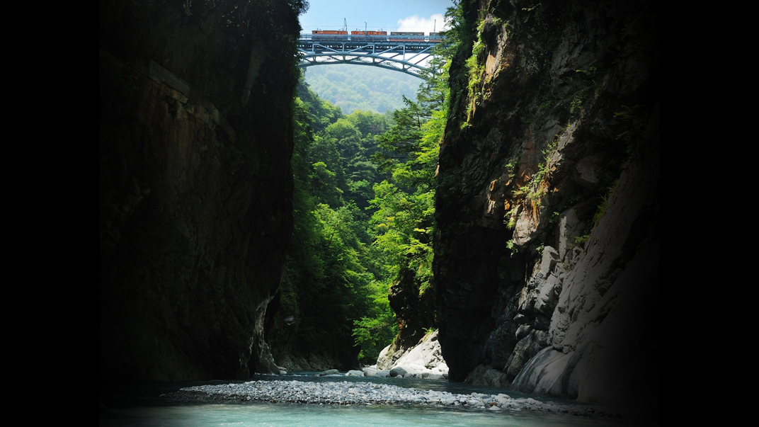 【黒部峡谷】日本一深いV字峡「中部山岳国立公園 黒部峡谷」
