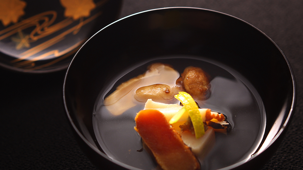 【富山の寶】椀物：松茸と蒸し鮑清汁仕立