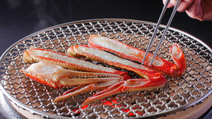 【活蟹会席】本津合蟹炭火焼き-火加減が難しい焼き蟹は料理人が目の前で焼き上げます-
