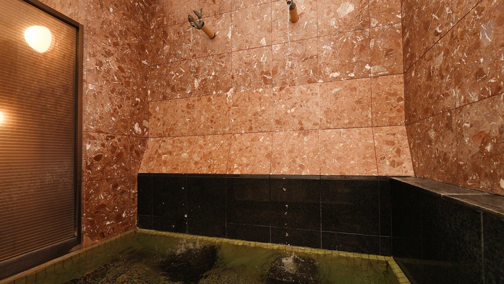 【大浴場】当館1階にある、打たせ湯、バイブラバス、歩行浴を備えた温泉大浴場です。