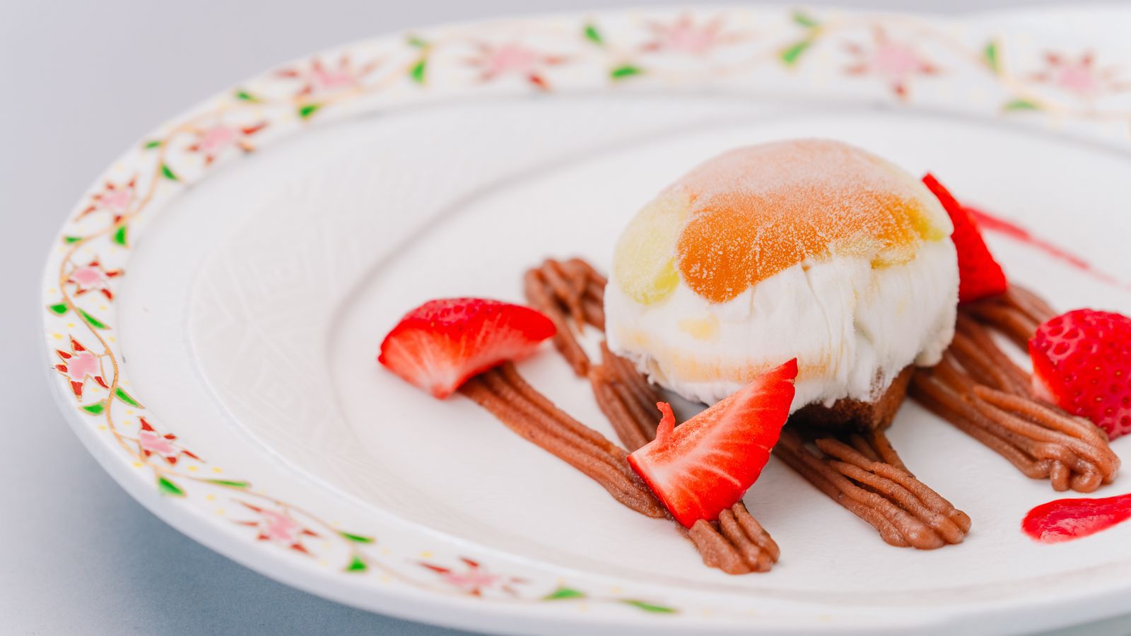 季節の特選デザートカッサータ