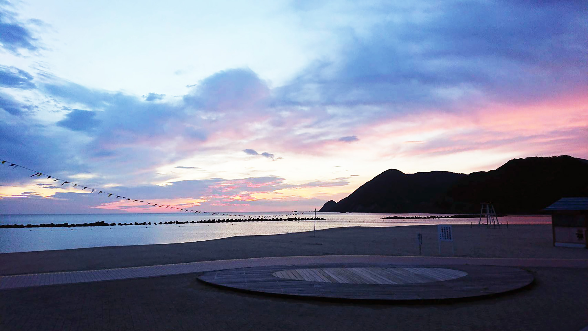 *【ある日の風景】四季折々、時間ごとに表情を変える竹野浜