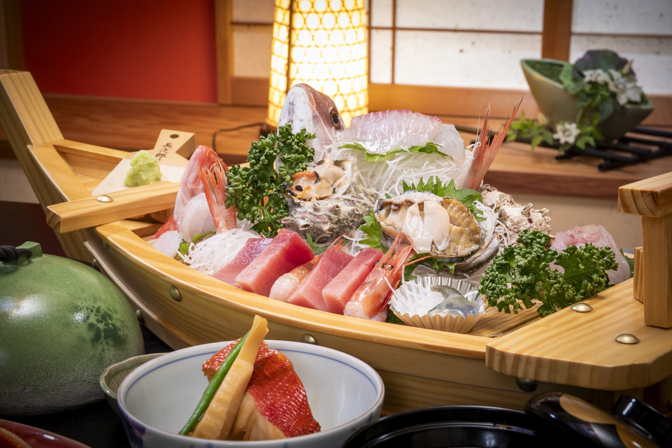 アワビ入6種の舟盛一例