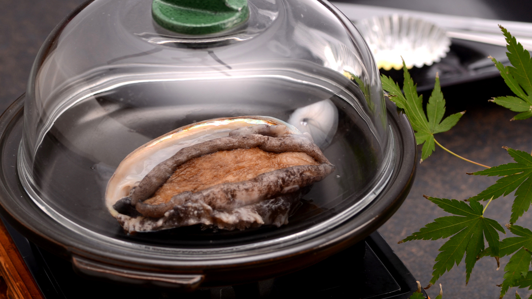 活アワビのドーム蒸し