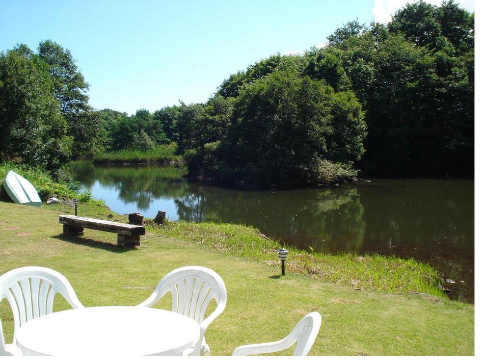 アリスグローブの庭と湖