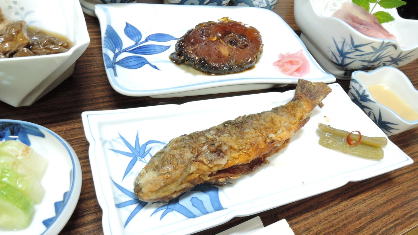 *夕食一例／「阿仁川の天然鮎」または「森吉の天然岩魚」をお好みで選べます。