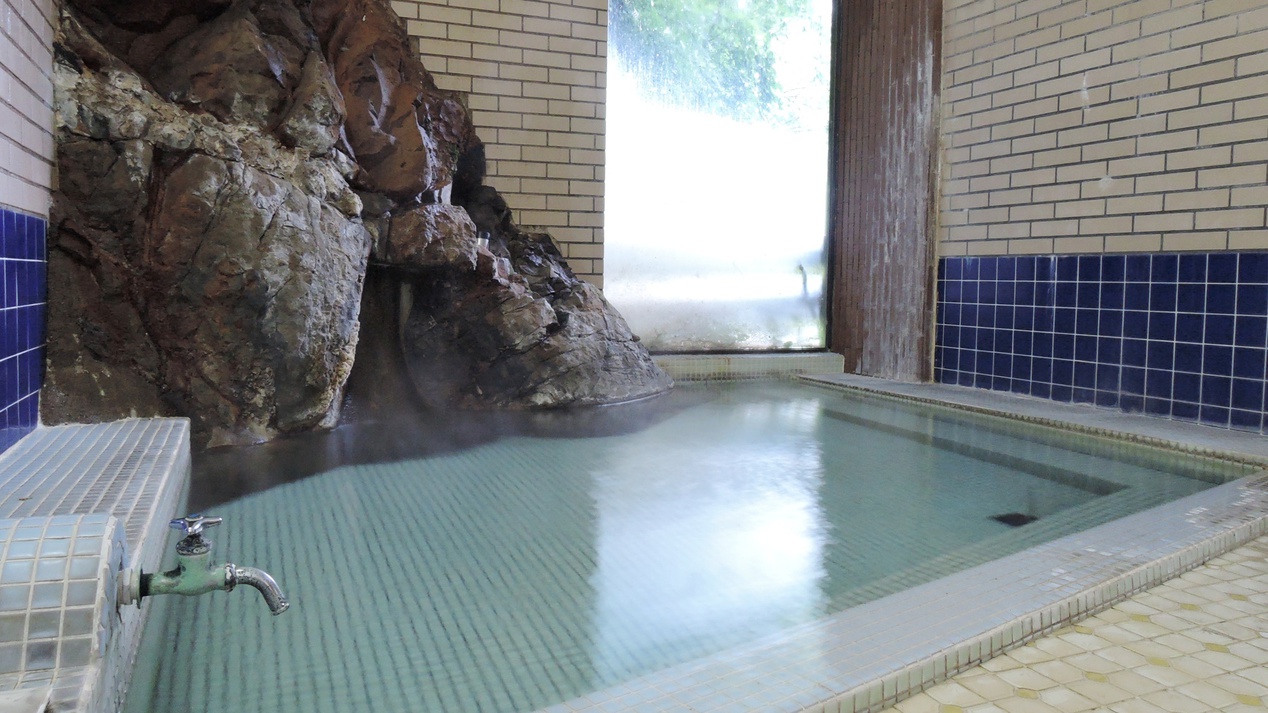 *男女別内湯／泉質の良さは「日本秘湯を守る会」のお墨付き！本物の温泉を堪能してください。