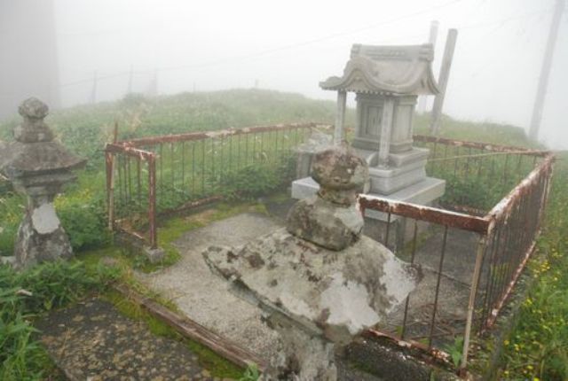 標高１５４１ｍへの誘い中津明神山山頂②