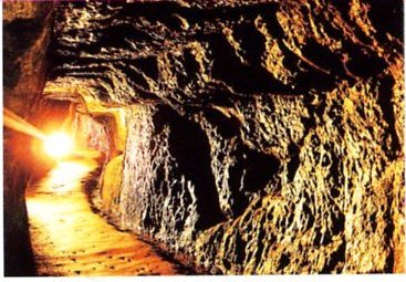 世界遺産石見銀山「龍源寺間歩」より
