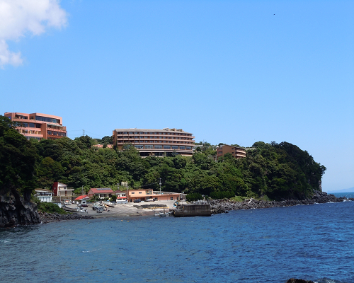 ホテル、日帰り温泉館外観