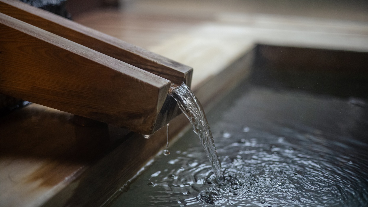 【大浴場】「神々の遊湯」とも呼ばれる現代の温泉は肌のキメを整える美肌の湯ともいわれています
