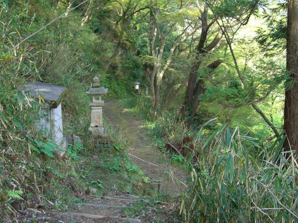 五百仏山（いよぶさん）の遊歩道