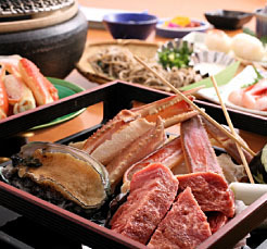 日帰り昼食プラン。人気モン集合!!アワビ+お肉+カニを炭火焼き会席