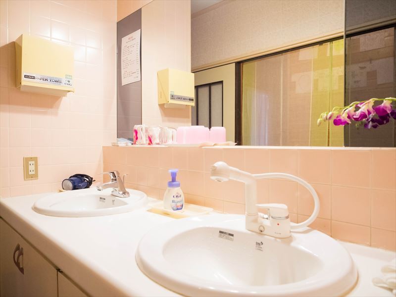 「本館」１Ｆトイレ洗面所