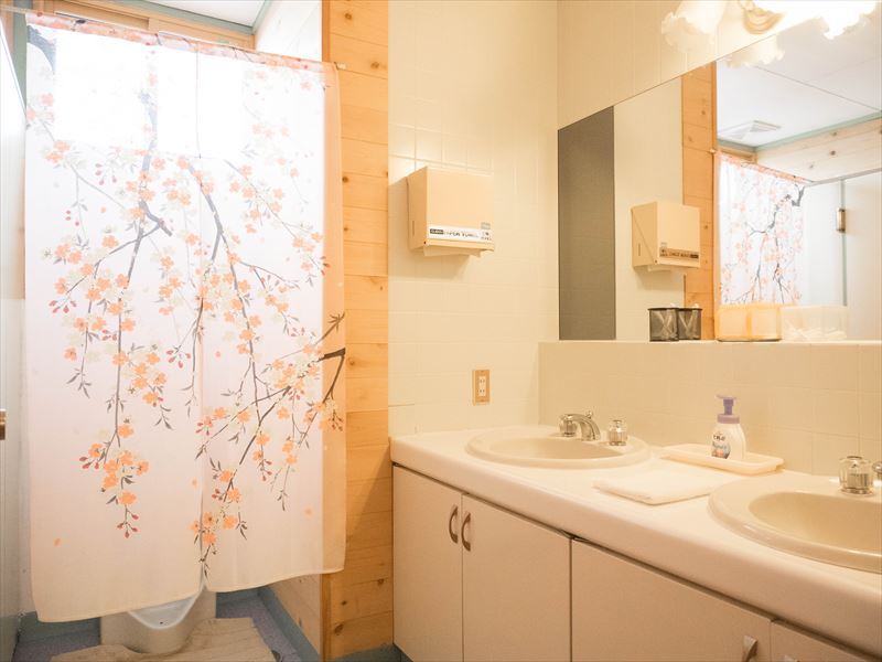 「本館」男性専用トイレ洗面所