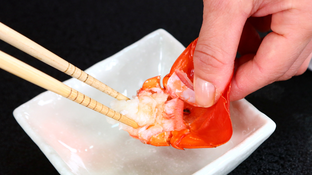 伊勢海老しゃぶ尻尾は筋肉質でコリコリっとした触感！