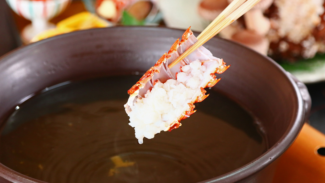 伊勢海老しゃぶ背肉は湯がくと丸まります
