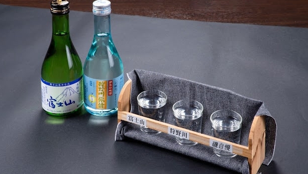 *日本酒飲み比べ/お食事とともに各日本酒の香りや味わいの違いをお楽しみください。
