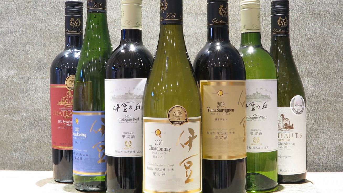 *地元名産のワイン/赤・白ともに伊豆名産のワインを数多くご用意しております。
