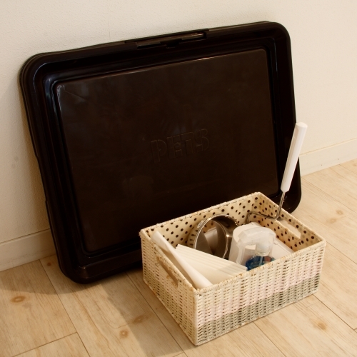 ワンちゃんも大切なゲスト。トイレトレー、トイレシート、消臭剤、フードボールをご用意