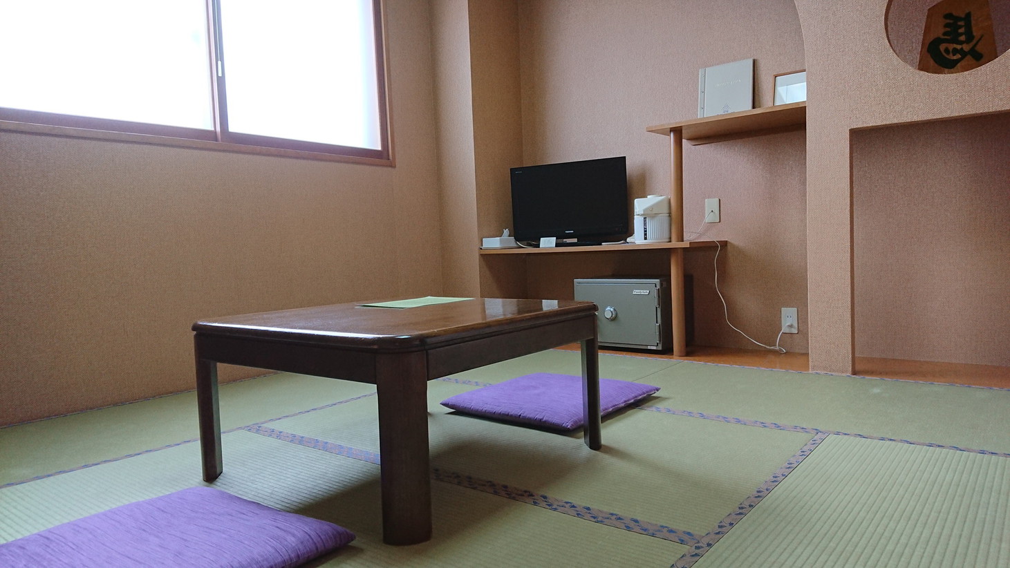 8畳の和室一例。和の落ち着いた雰囲気でお気兼ねなくご宿泊いただけます。