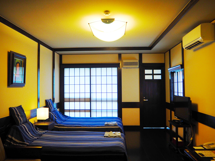 Tamachi Bukeyashiki Hotel Located in Kakunodate, Tamachi Bukeyashiki Hotel is a perfect starting point from which to explore Semboku. The property has everything you need for a comfortable stay. Service-minded staff will welco