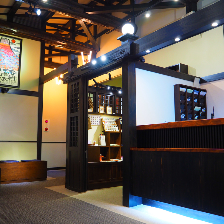 Tamachi Bukeyashiki Hotel Located in Kakunodate, Tamachi Bukeyashiki Hotel is a perfect starting point from which to explore Semboku. The property has everything you need for a comfortable stay. Service-minded staff will welco