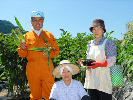 当ホテルスタッフと、自慢の野菜