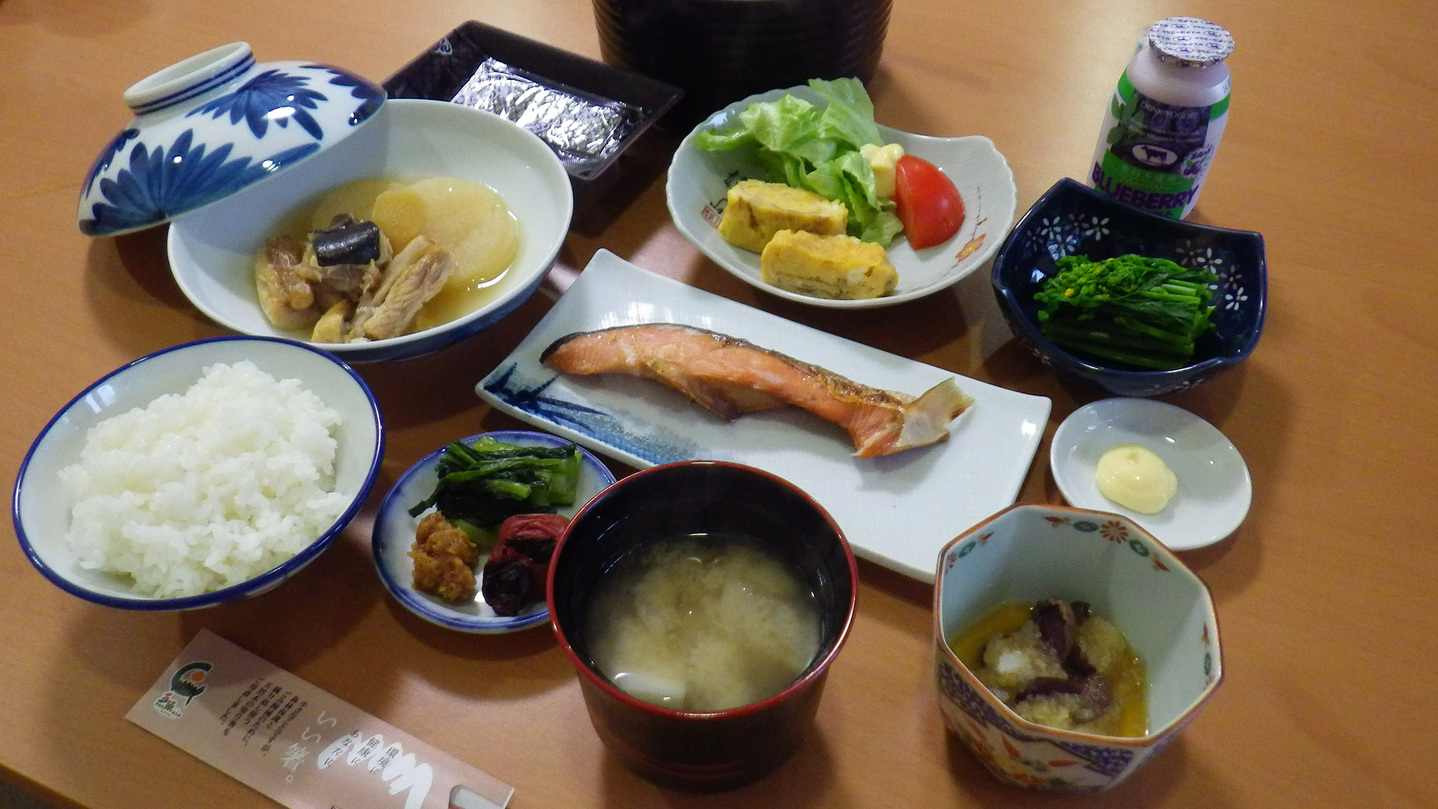 *朝食一例/美味しいおかずが並ぶ和朝食。ごはんは阿賀野市勝屋でとれる希少なコシヒカリです！