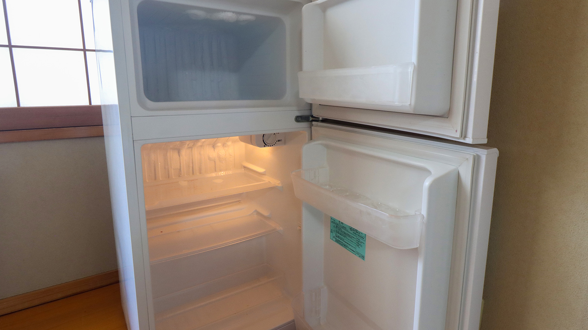#和室10〜12畳T付客室に設置されている冷蔵庫はご自由にお使い下さい