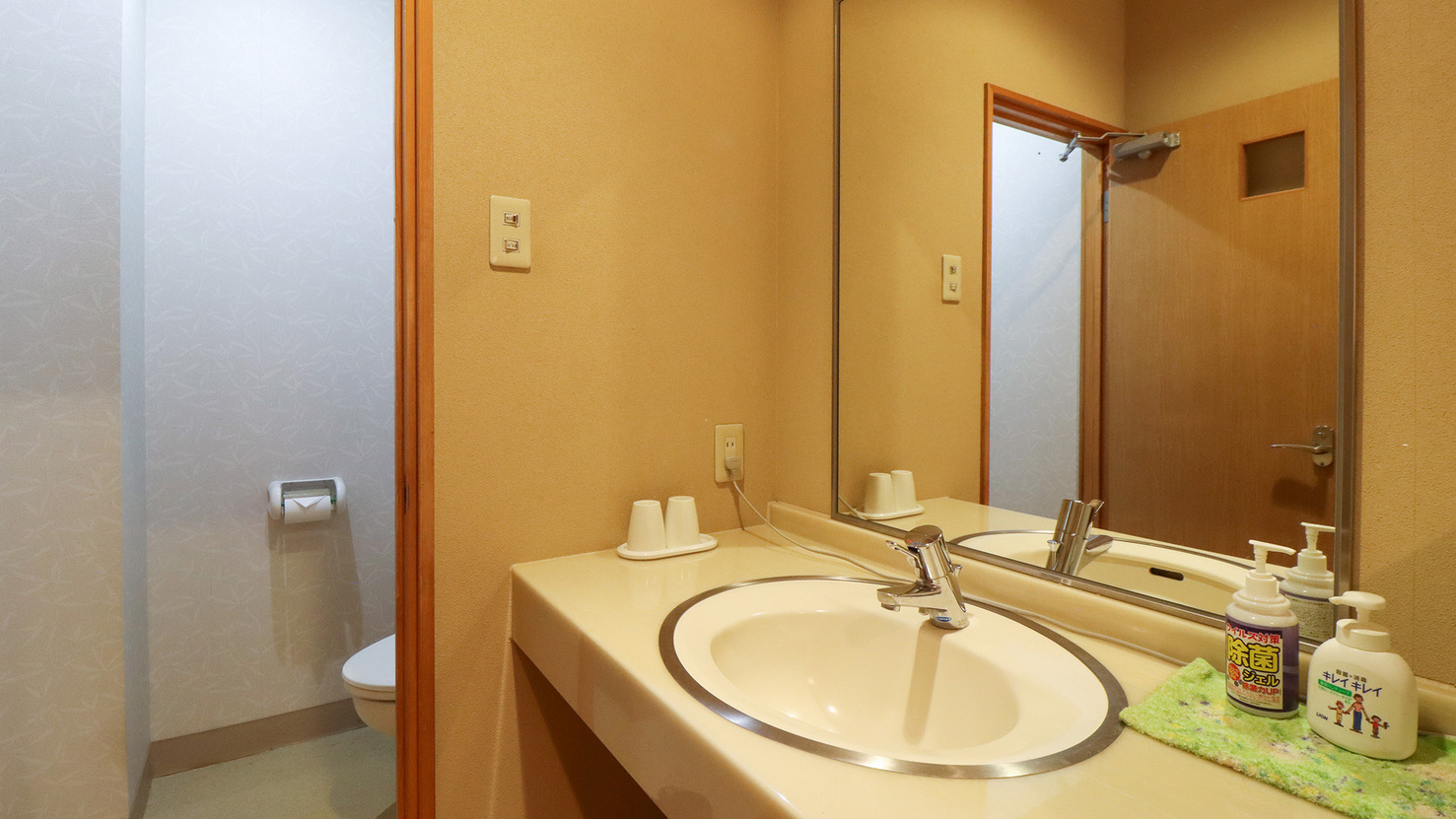 #和室8畳T付広い洗面スペースでゆっくりと身支度も整える事ができます