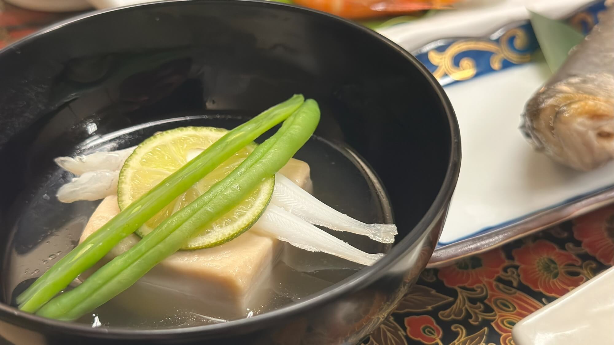 夕食『松会席』一例（胡麻豆腐・白魚）